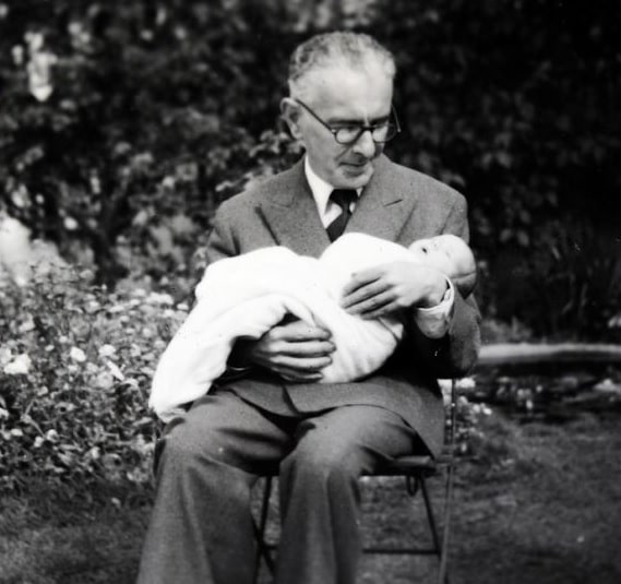 Отец первый мужчина дочери. Фрэнк Виснер. А. Визнер ученый. Фрэнк Джордж Виснер. Ботаник и. Визнер.